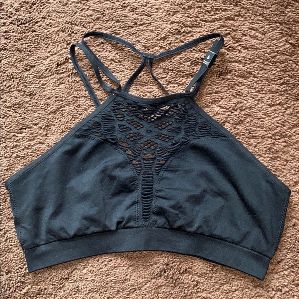 black sports bra